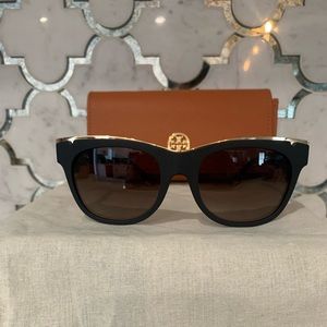 Tory Burch TY9043 cat eye sunglasses with gold metal detail. 53mm